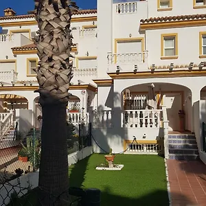 https://lujoso-adosado-en-vera-playa-a-200-metros-del-mar.es-andalucia.com